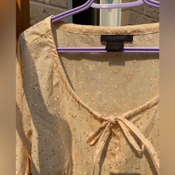 vintage buttercup yellow blouse with embroidered flowers - Picture 2 of 6